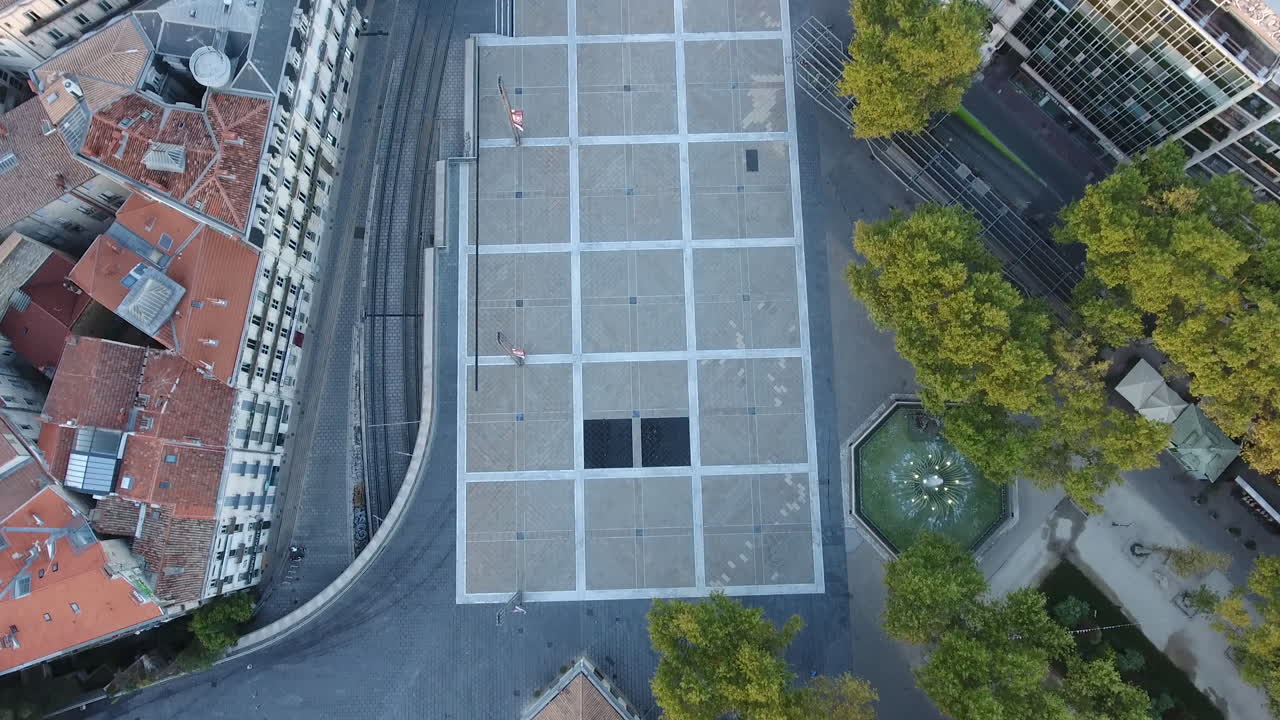 Place de la Comédie em Montpellier, vista aérea vertical ao nascer do sol.