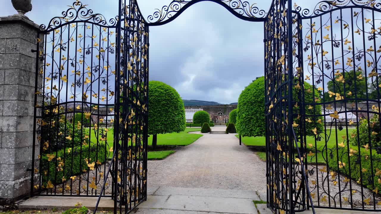 파워스 코트 가든 (powers court gardens) - 성벽으로 둘러싸인 정원에 가는 문, 믿을 수 없는 작업 능력과 아름다움, 아일랜드의 서사시적인 장소