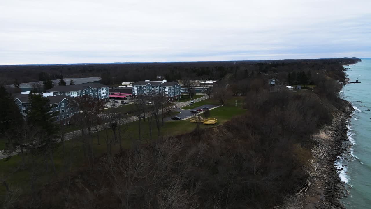 세인트 조셉, 미주리의 호숫가 근처 아파트