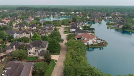 Aerial-view-of-affluent-homes-in-Houston,-Texas