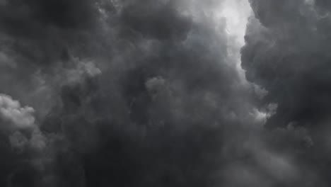 Trueno-En-El-Fondo-De-Video-Del-Cielo-Oscuro