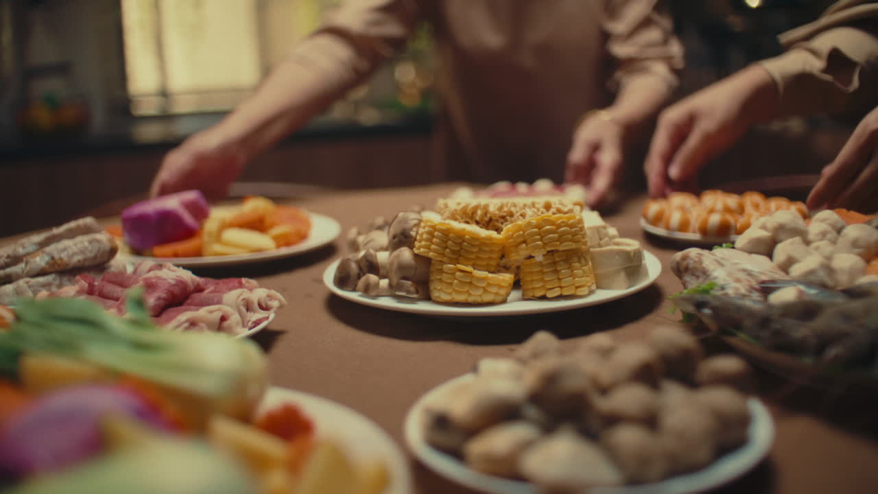 cena en una olla caliente