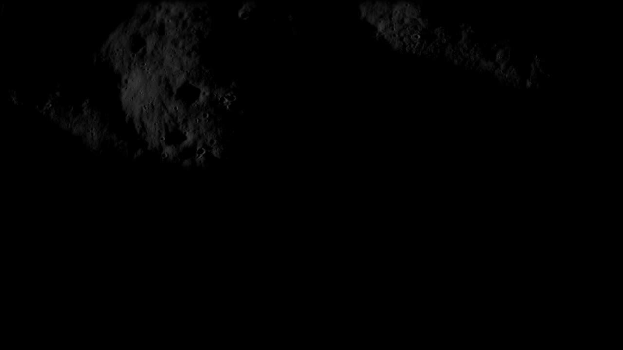 달 표면 위로 비행하는 nasa 영상