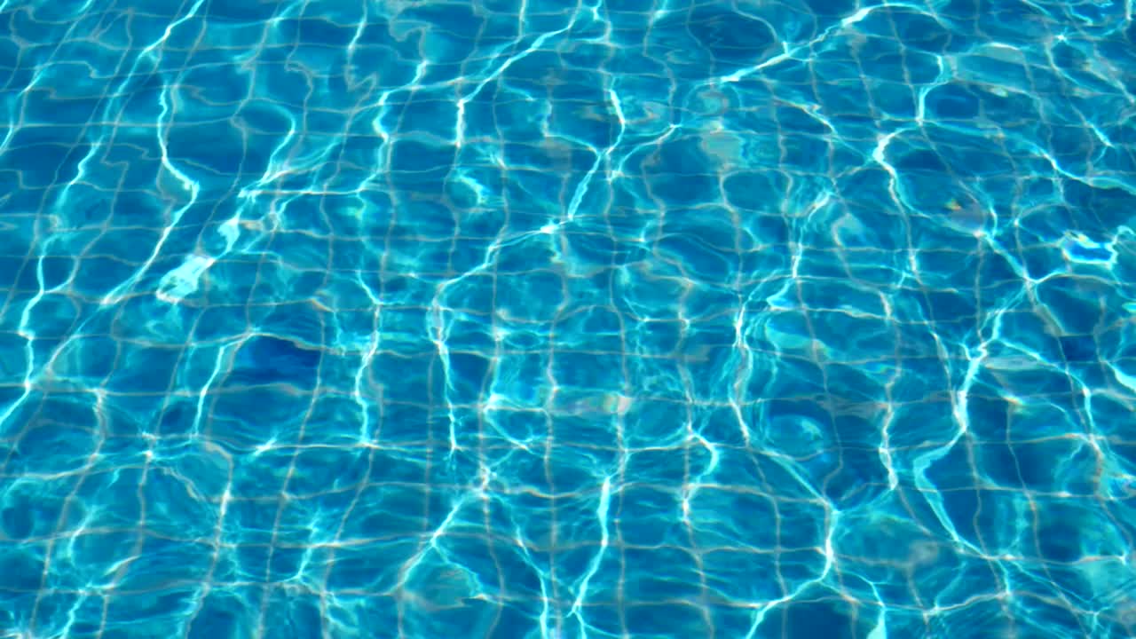 farbenfrohe abstract der wasseroberfläche im schwimmbad