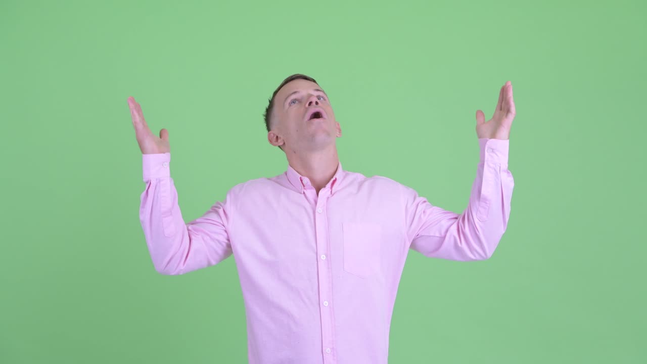 분홍색 셔츠를 입은 사업가 초상화