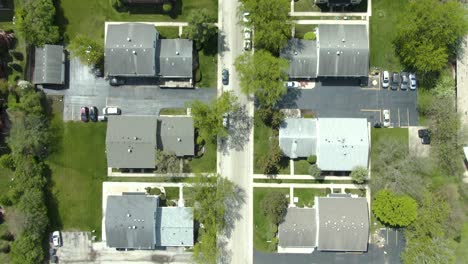 A-birds-eye-view-aerial-shot-over-a-dead-end-street-surrounded-by-townhomes-and-apartment-complexes-in-Willowbrook,-Illinois