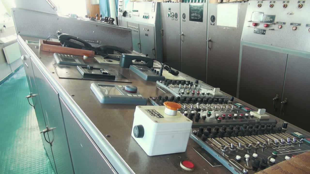puente de navegación de la rueda del capitán del barco, control del barco, volante