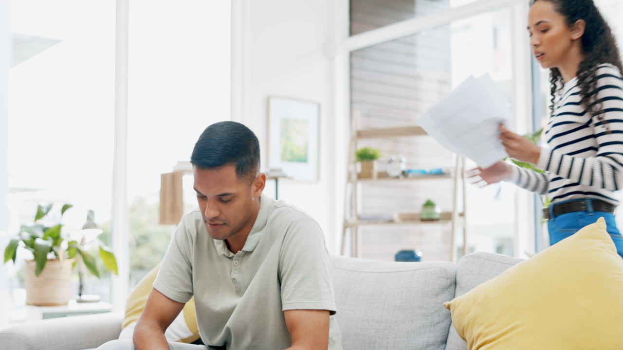 부부, 논쟁과 재정 위기에서의 싸움