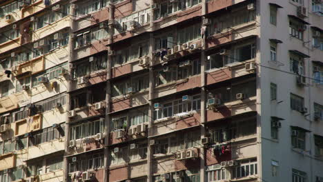 hong kong edificios residenciales abarrotados apartamentos ventanas de primer plano