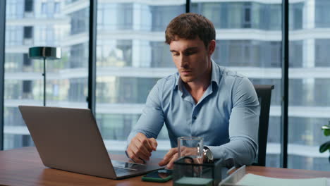 emotional ceo nervous gesturing closeup. stressed person getting bad email