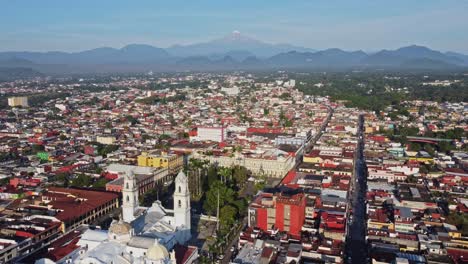 Un-Pueblo-En-La-Sierra-Madre-Del-Este-De-Mexico,-En-Las-Faldas-Del-Volcan-Pico-De-Orizaba