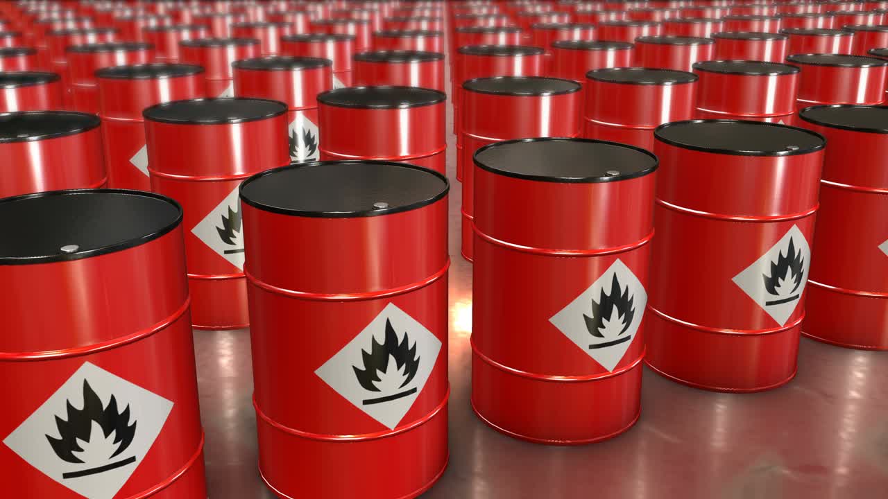 filas de barriles de química inflamables. video de stock sin costuras de 4k