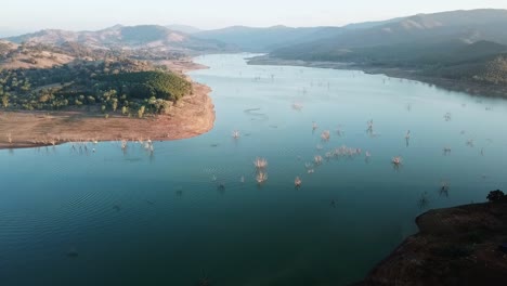 Drone-footage-of-a-speedboat-on-Lake-Eildon,-near-Mansfield-in-central-Victoria,-Australia