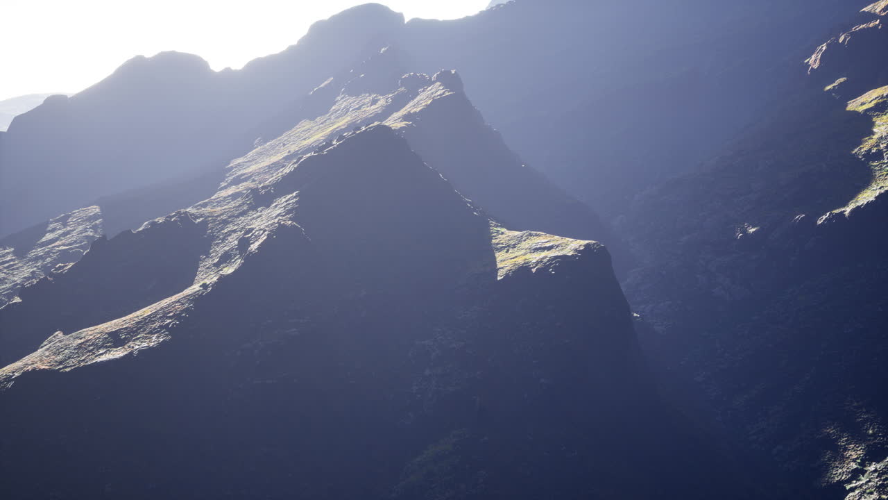 panorama del paisaje de las montañas rocosas aéreas