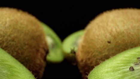 fruta de kiwi fresca cortada por la mitad súper macro disparo de cerca volar más de 4k disparo de alta calidad