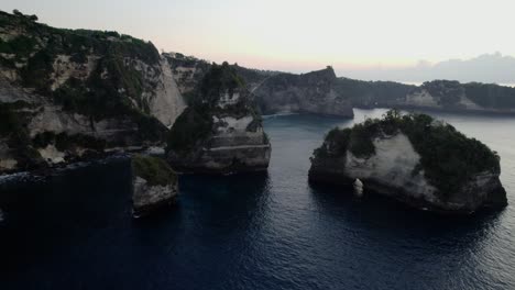 Cliffs-In-The-Ocean-Near-Diamond-Beach-At-Dusk-In-Nusa-Penida,-Bali,-Indonesia