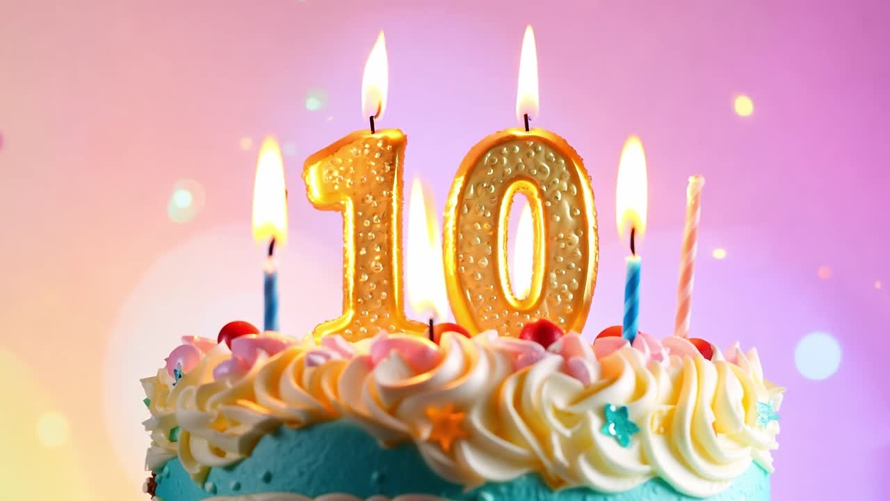 feliz pastel de cumpleaños 10 con velas y chispas