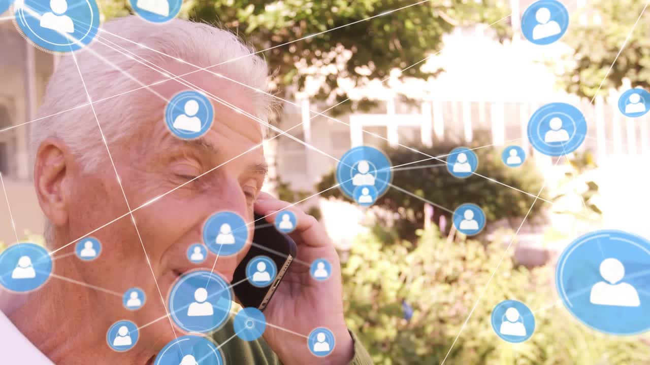 Animazione di una rete di connessioni con icone su un uomo caucasico anziano che parla al telefono