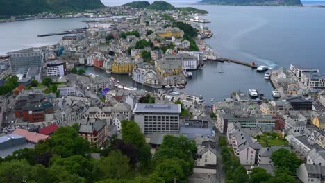 Stadt-Alesund-Norwegen