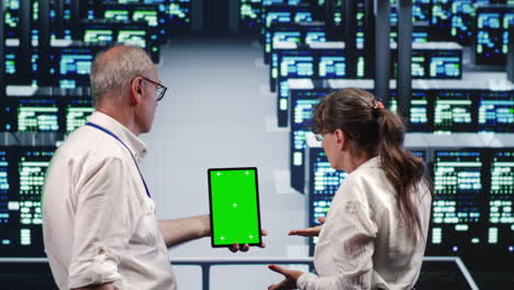 comprobación cruzada de la granja de servidores de computadoras portátiles