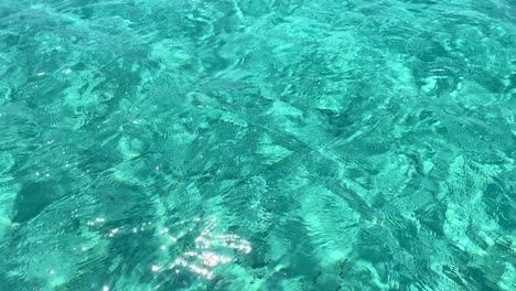 agua cristalina transparente turquesa, destino de vacaciones de ensueño de verano en la isla de formentera ses illetes playa de ibiza españa, tiro de 4k