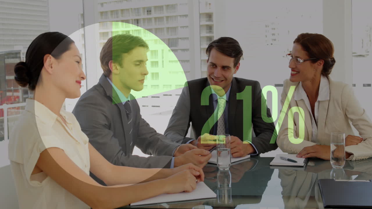 animación de gráfico circular, número y percentil, diversos empresarios discutiendo y estrechando la mano