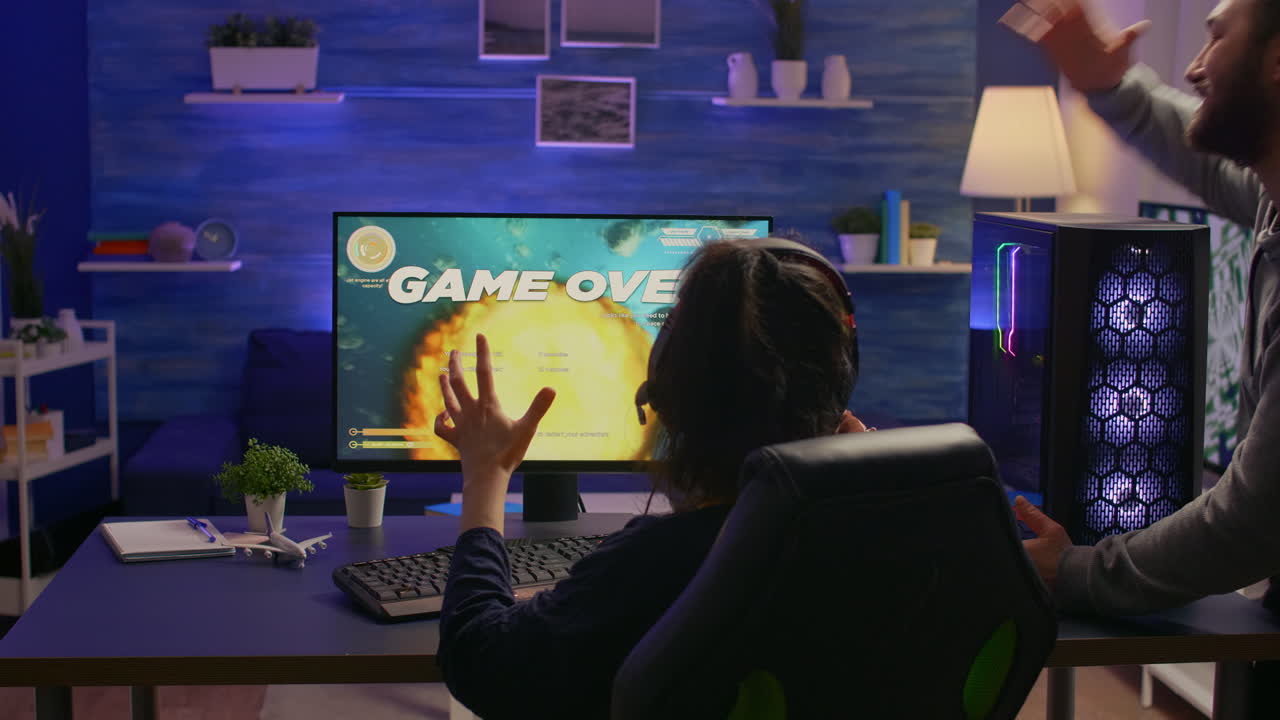 프로 게이머가 패배하는 우주 슈팅 비디오 게임 토너먼트