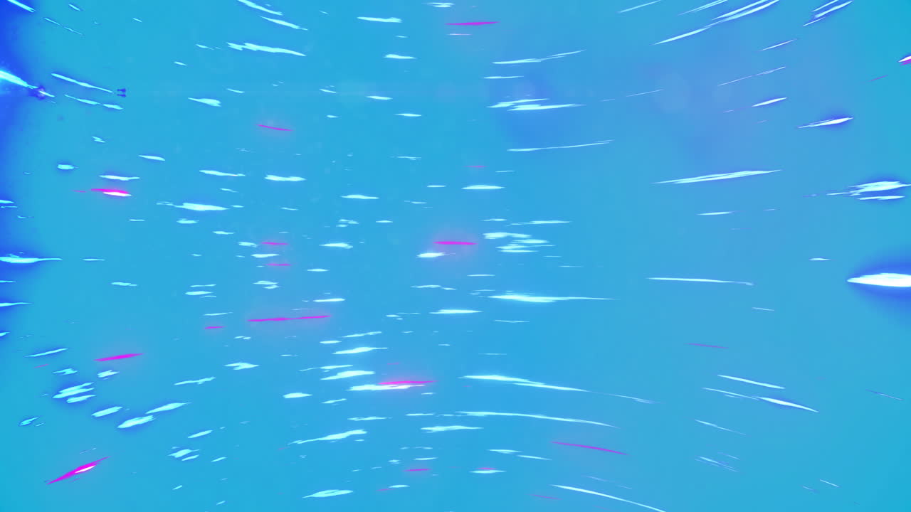 파란색 배경에서 움직이는 빛의 흔적의 애니메이션