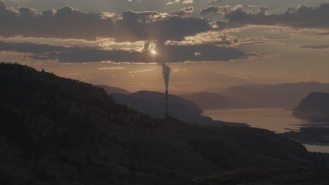 Timelapse-De-Una-Pila-De-Humo-De-Una-Planta-De-Celulosa