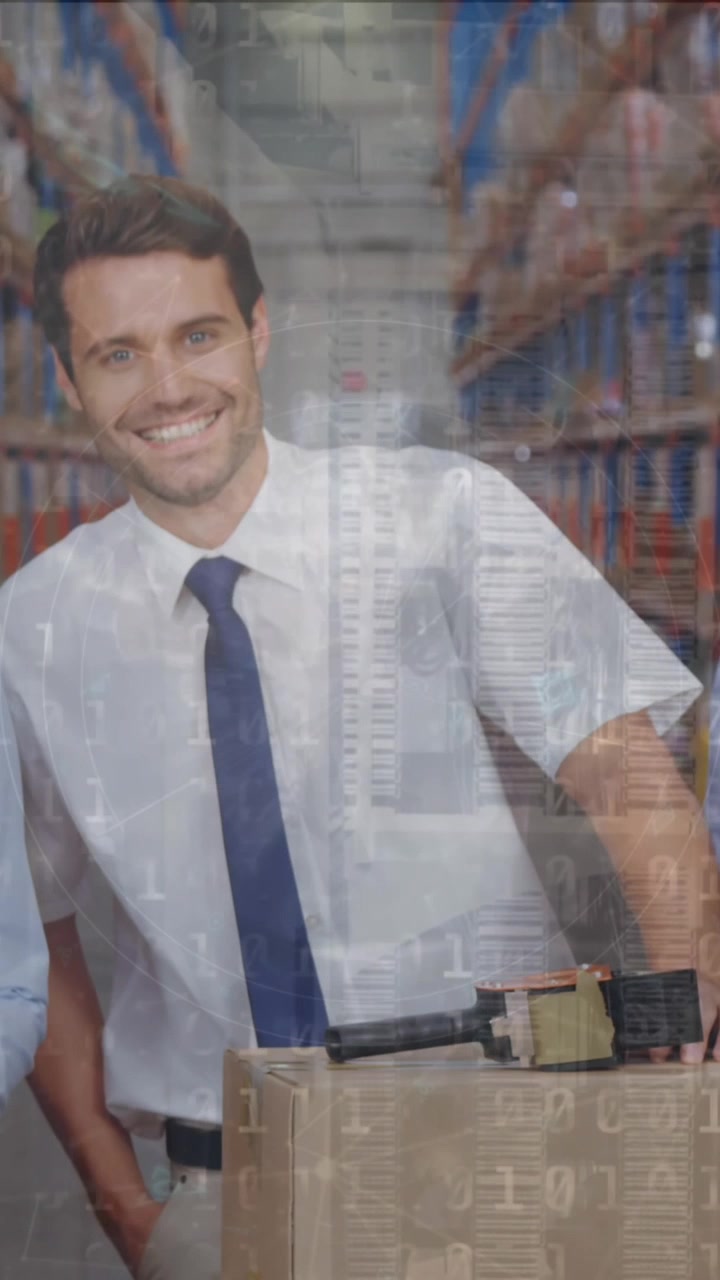 Animación de gráficos y datos sobre diversos trabajadores de almacén felices, hombres y mujeres.