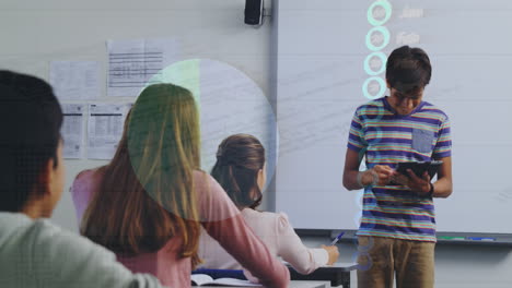animación del procesamiento de datos estadísticos sobre un niño biracial hablando frente a la clase en la escuela