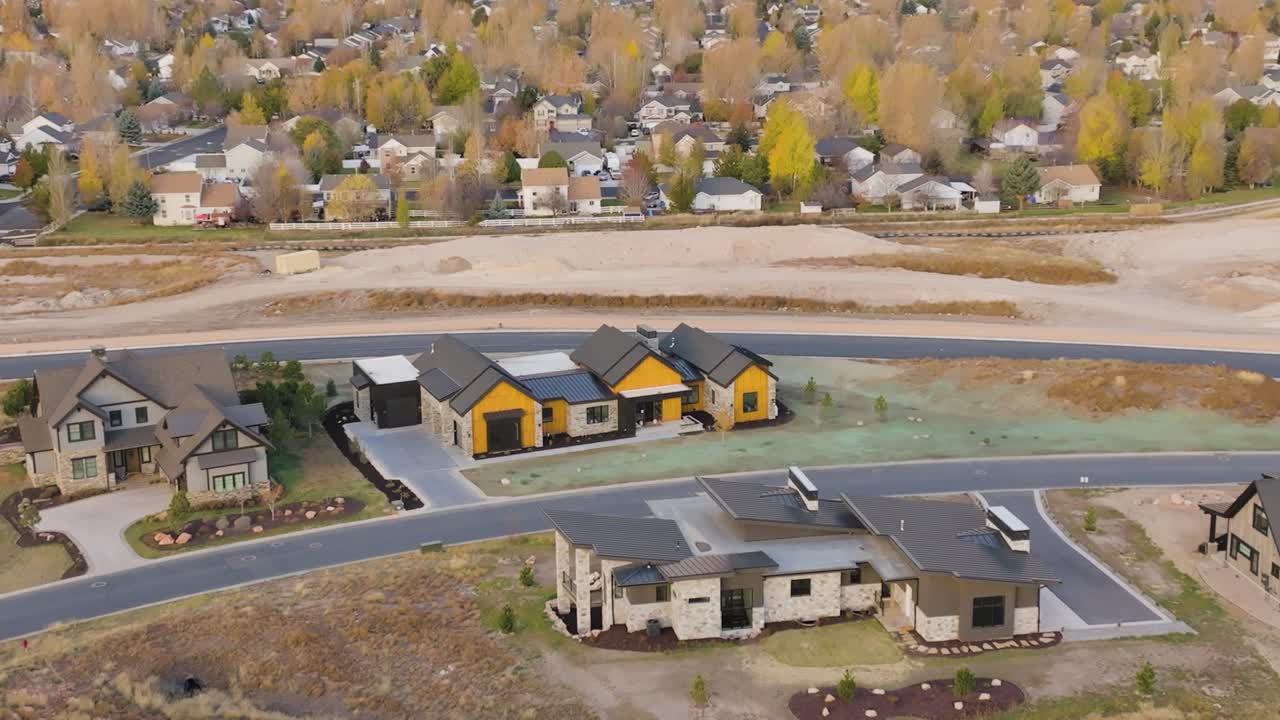casa de diseño personalizado de lujo en la ciudad de heber, utah - paralaje aéreo