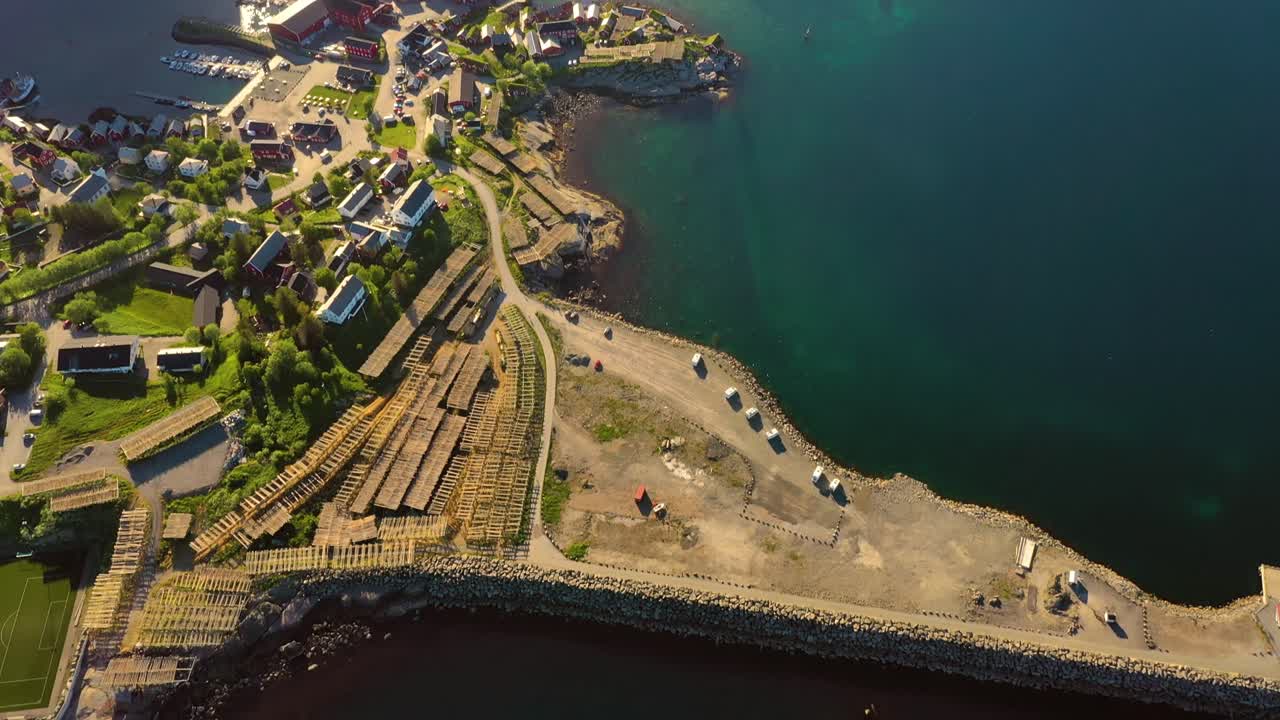 레이네 로포텐 (reine lofoten) 은 노르웨이의 노르드랜드 카운티에 있는 군도이다.