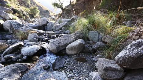 río de montaña pedregosa en merlo, san luis, argentina