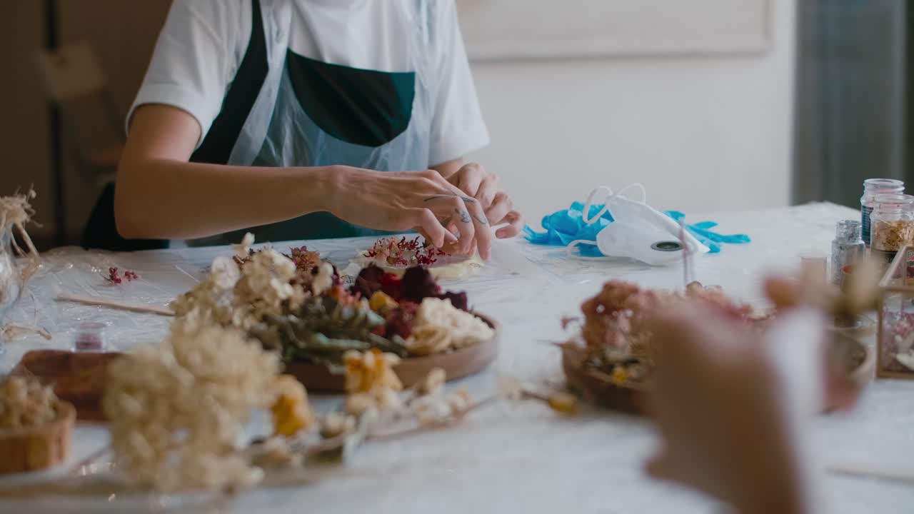 Creating a beautiful dried flower arrangement