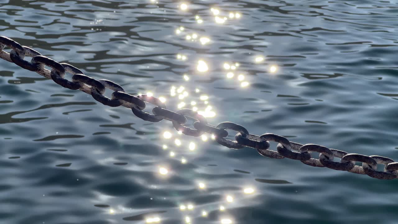 해가 바다에 반 ⁇ 인다