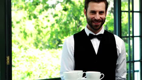 Male-waiter-holding-tray-with-coffee-cups-in-restaurant-4k