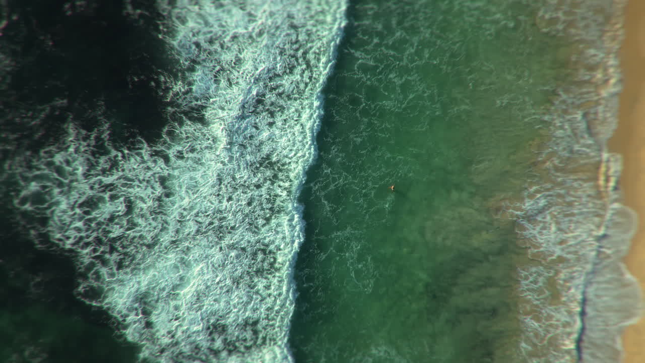 vista aerea de las olas del mar