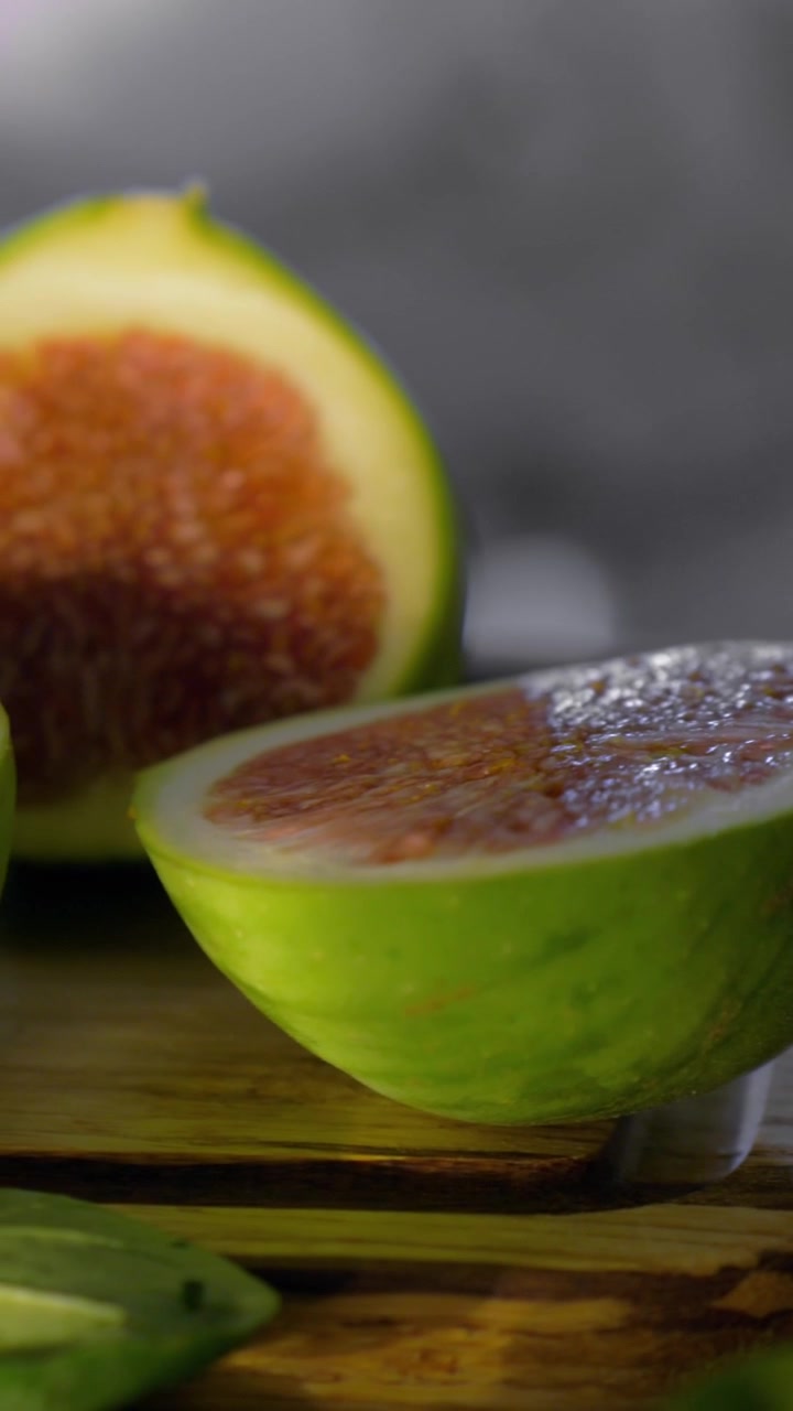 Green figs and basil