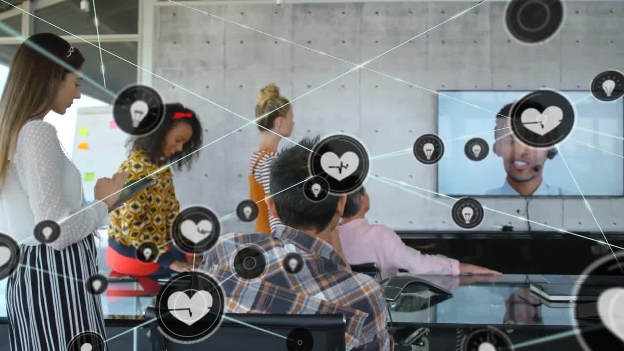 사무실에서 다양한 사업가들과의 아이콘과의 연결 네트워크의 애니메이션