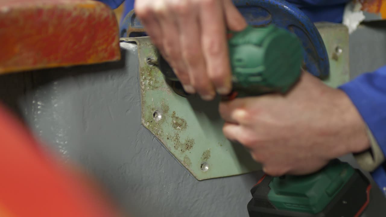 Drilling pilot hole through metal transom plate on fiberglass boat