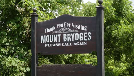 Sign-thanking-divers-for-visiting-Mount-Brydges-in-London,-Ontario