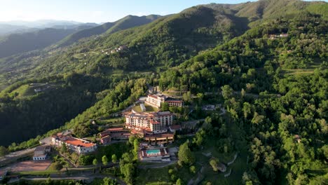 Resort-En-Las-Montañas-De-Toscana-Italia-Campo-Europeo