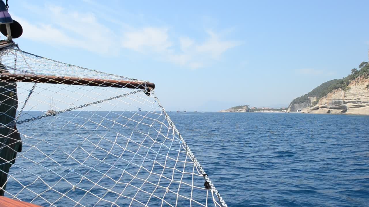 La nave in mare