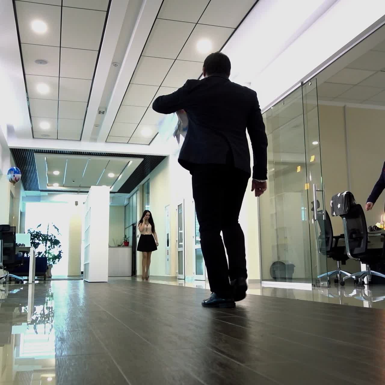 hombre de negocios celebrando el éxito