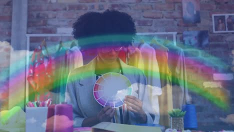 Video-Des-Regenbogens-über-Einer-Birazialen-Designerin