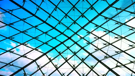 ventana de claraboya futurista y paisaje de nubes lapso de tiempo 4k