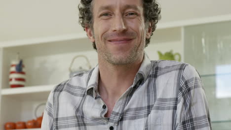 Portrait-of-man-smiling-and-cooking