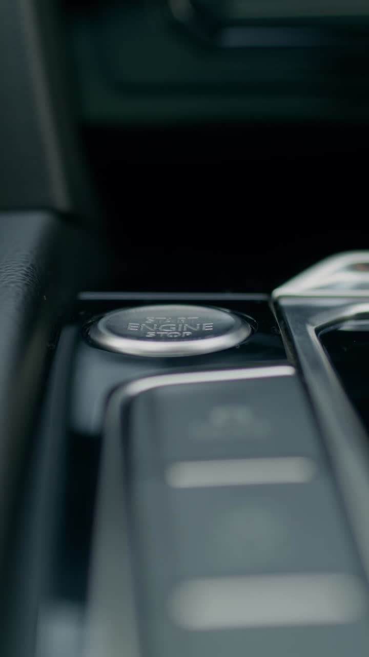 primer plano de un botón de arranque del motor de un automóvil