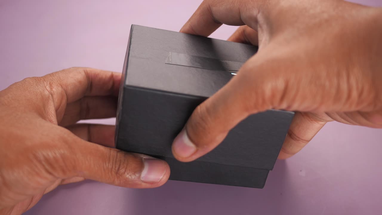 desembalaje de un reloj de muñeca